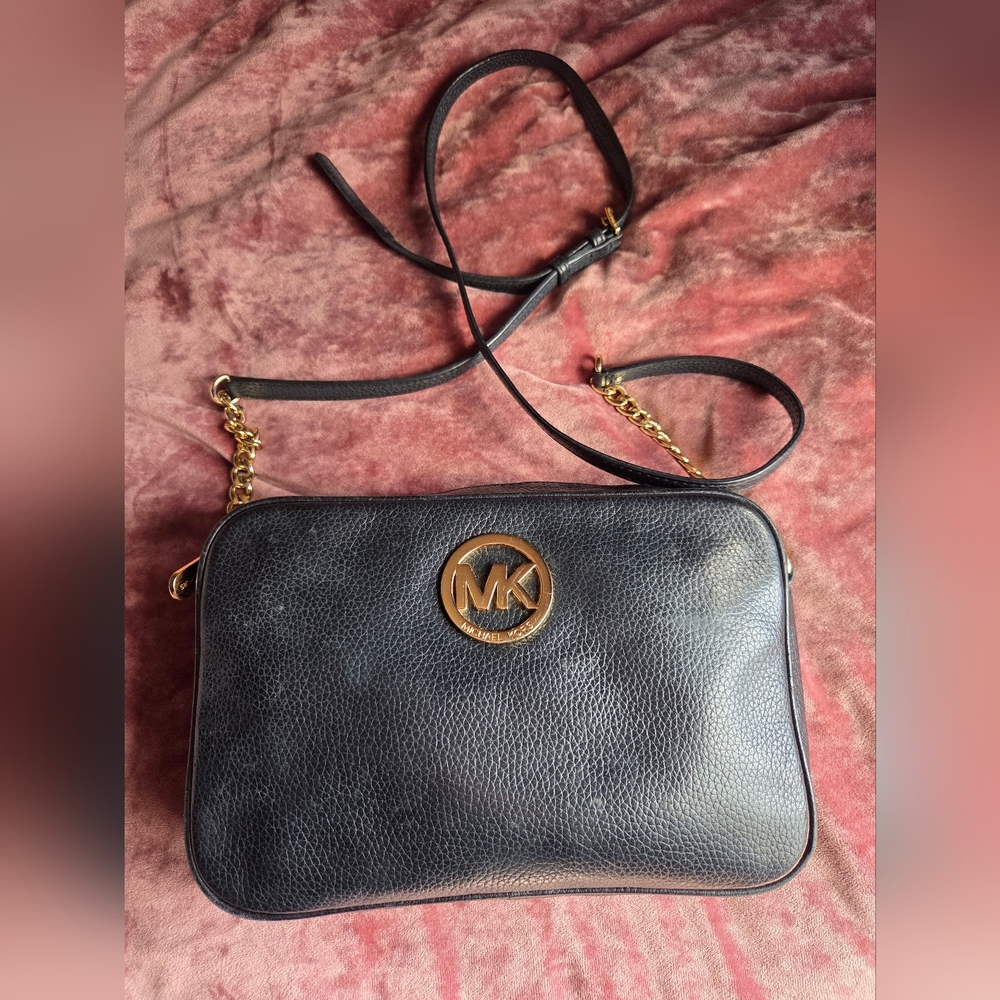 Michael Kors Fulton Pebbled Leather Camera Bag Crossbody Black w/ Gold Hardware